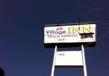 Village Inn トゥーレアリ エクステリア 写真